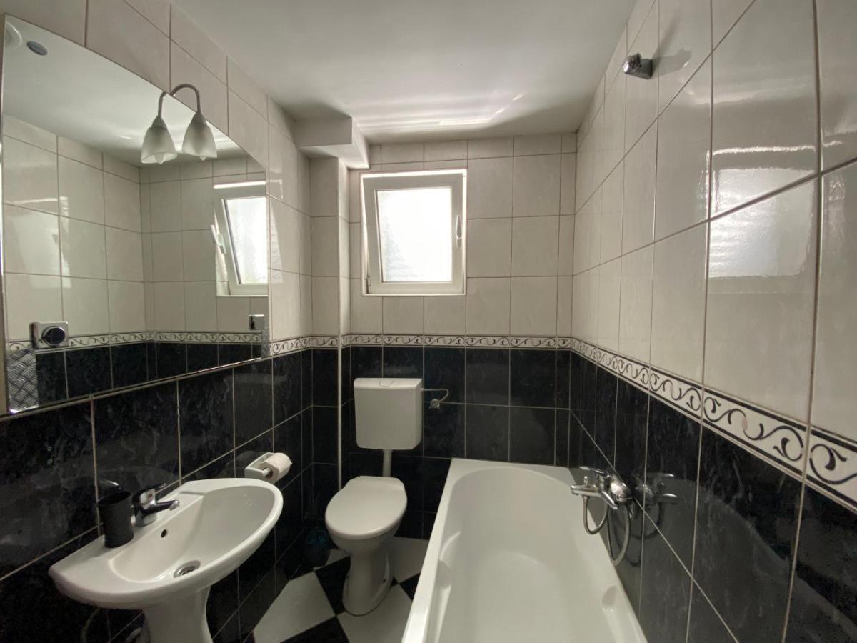 Veselinka Apartments & Rooms บุดวา ภายนอก รูปภาพ